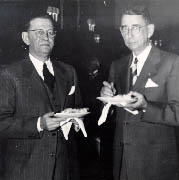 Photo of William Gill and brother, Richard